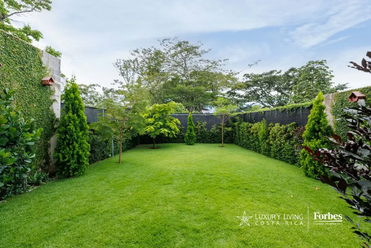 Casa contemporánea en venta en Lindora | Diseño moderno, jardín privado y acabados de lujo, photo 3