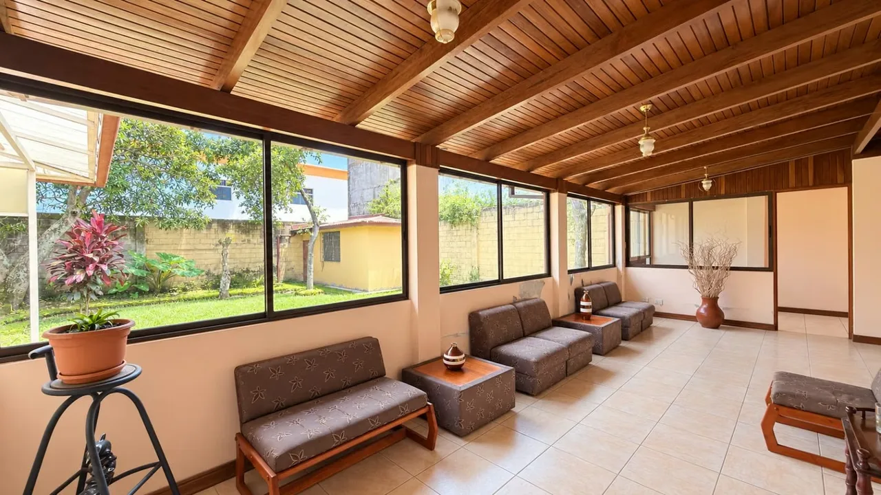 For Sale | House with Large Garden and 3-Car Garage | Central Desamparados