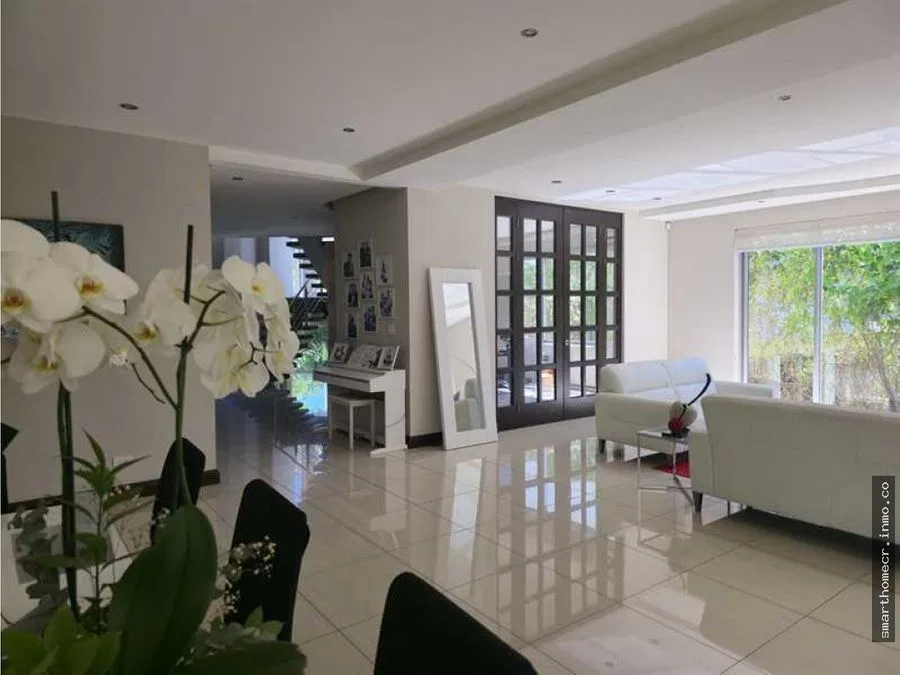 ALQUILER/VENTA – CASA CONTEMPORÁNEA EN ESCAZÚ*