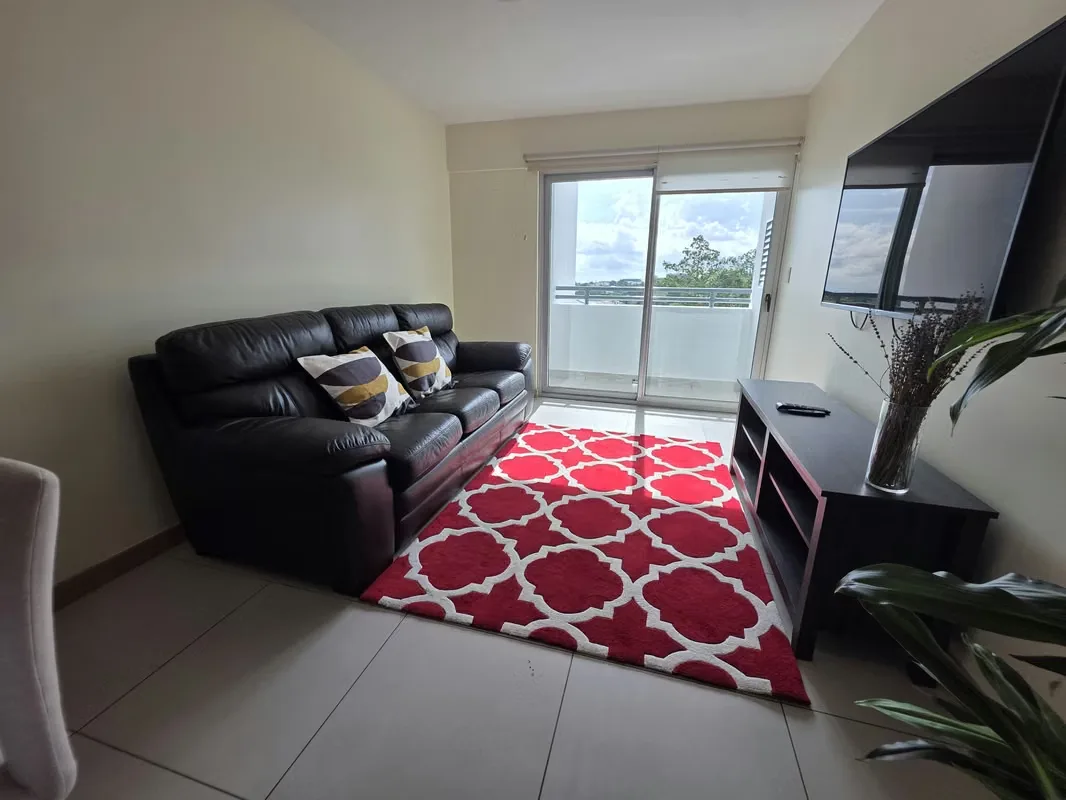 Beautiful furnished apartment, in front of Zona Franca Metro (Metropark), with a spacious room, living room, dining room, breakfast, battery room, terrace and 2 parking spaces.