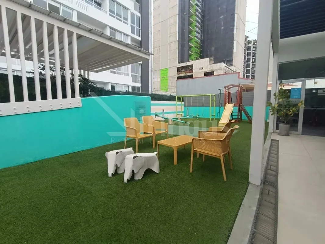 Venta de apartamento de una habitación ubicado en Torre en Nunciatura. Cuenta con un espacio integrado de cocina, sala y comedor con salida a balcón., photo 2