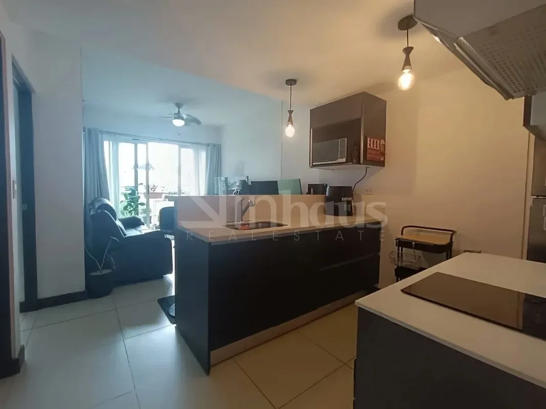 Venta de apartamento de una habitación ubicado en Torre en Nunciatura. Cuenta con un espacio integrado de cocina, sala y comedor con salida a balcón., photo 4