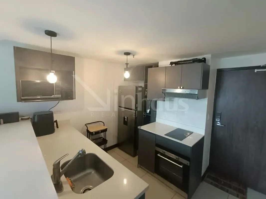 Venta de apartamento de una habitación ubicado en Torre en Nunciatura. Cuenta con un espacio integrado de cocina, sala y comedor con salida a balcón., photo 8