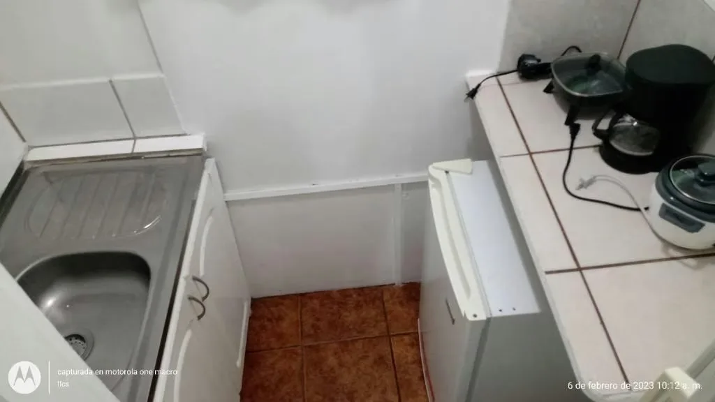 Habitación privada independiente amueblada con cama individual, Refri, baño privado, cocina privada cerca de las UCR, ULatina, UFidelitas, UBiblica., photo 2
