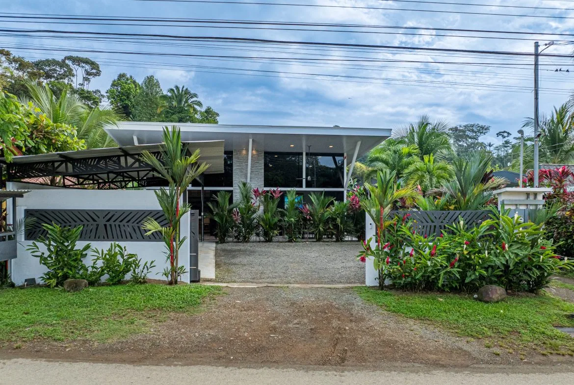 CASA TROPICAL PROPERTY WITH THREE BEDROOMS, IN BAHIA BALLENA CENTER – 0.12 ACRES, photo 2