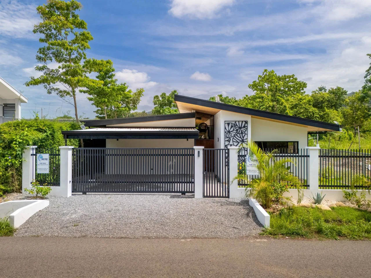 PROPERTY WITH BEAUTIFUL HOUSE IN UVITA CENTER – 0.11 ACRES
