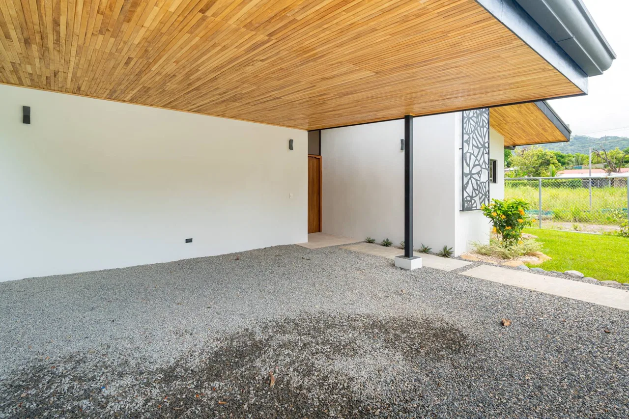 PROPERTY WITH BEAUTIFUL HOUSE IN UVITA CENTER – 0.11 ACRES, photo 11
