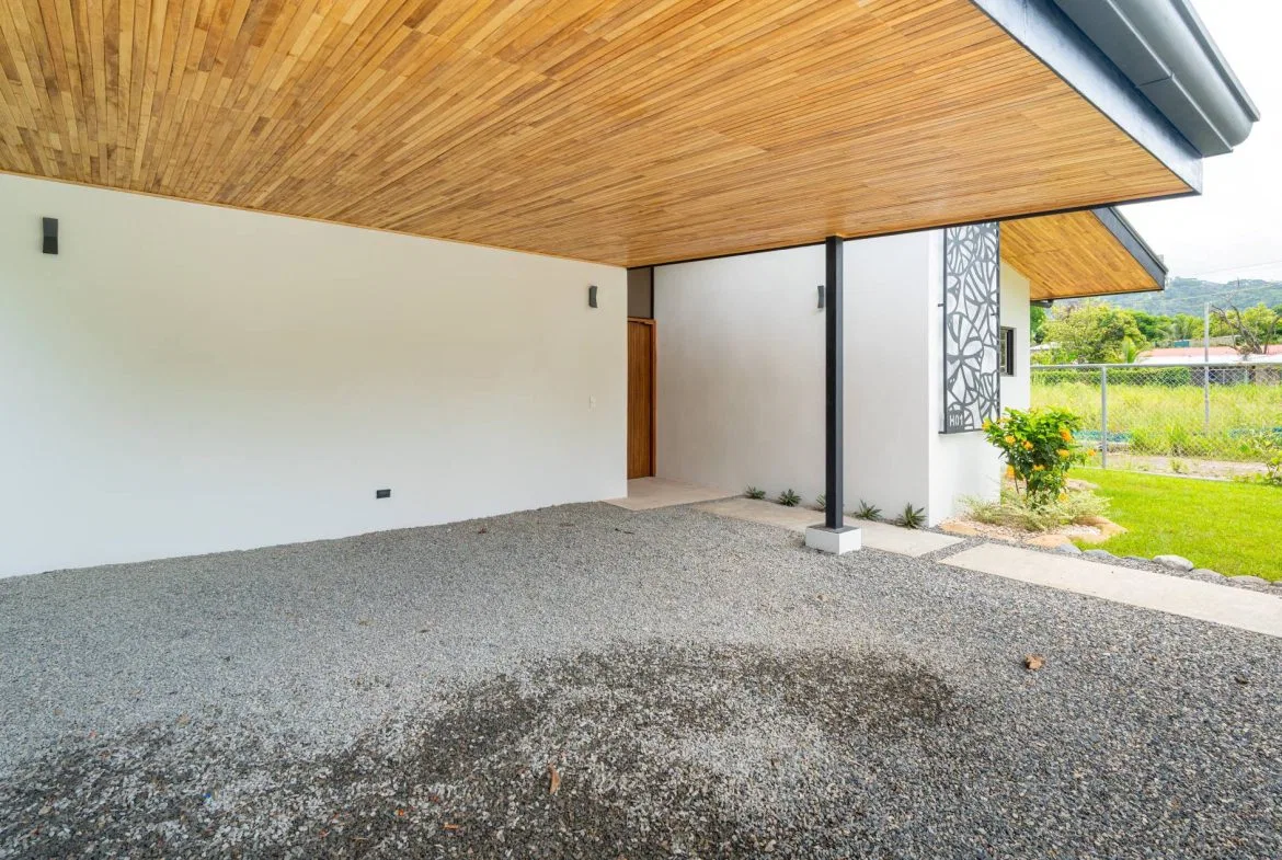 PROPERTY WITH BEAUTIFUL HOUSE IN UVITA CENTER – 0.11 ACRES, photo 12