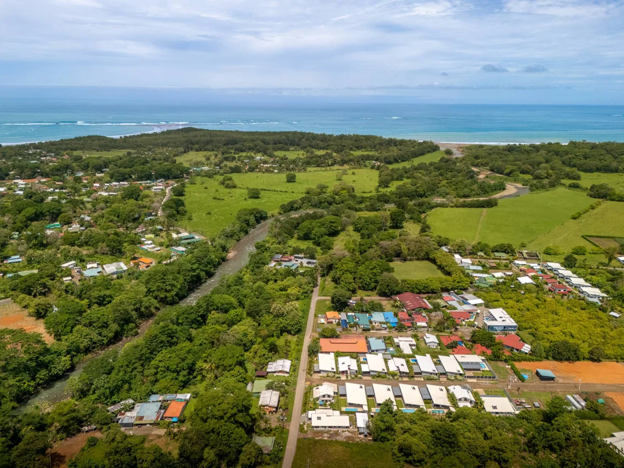 PROPERTY WITH BEAUTIFUL HOUSE IN UVITA CENTER – 0.11 ACRES, photo 5