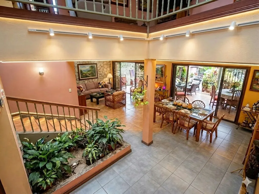 This Latin American rustic-style house incorporates elements of tropical bioclimatic architecture and features high-quality wood. Situated on a 462.50 square meter lot with 311 square ...