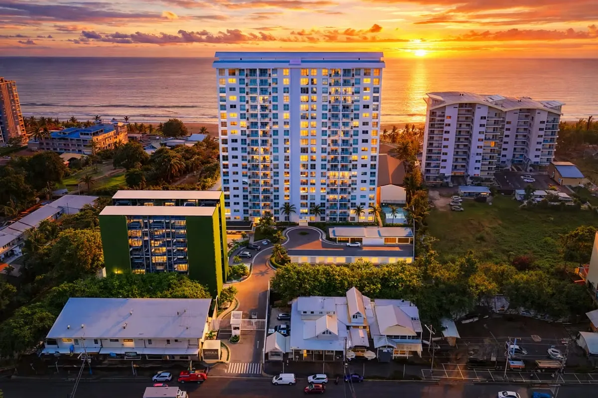 Imagine waking up to the gentle sound of waves and stepping onto your private balcony overlooking the Pacific. A'MAR Oceanfront Jacó offers this ...