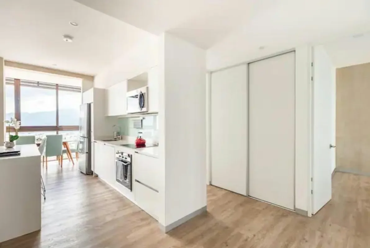Está distribuido en dos habitaciones, dos baños completos, sala comedor cocina integrados y parqueo para dos ..., photo 4