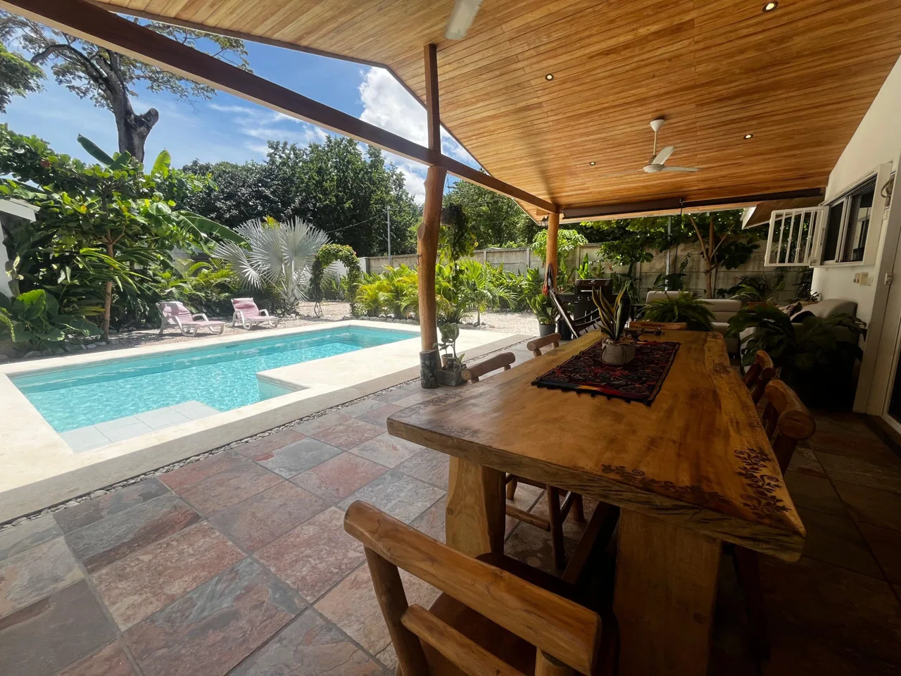Casa Barrigona Estate — House & Guest Bungalows Near Barrigona, Sámara & Nosara