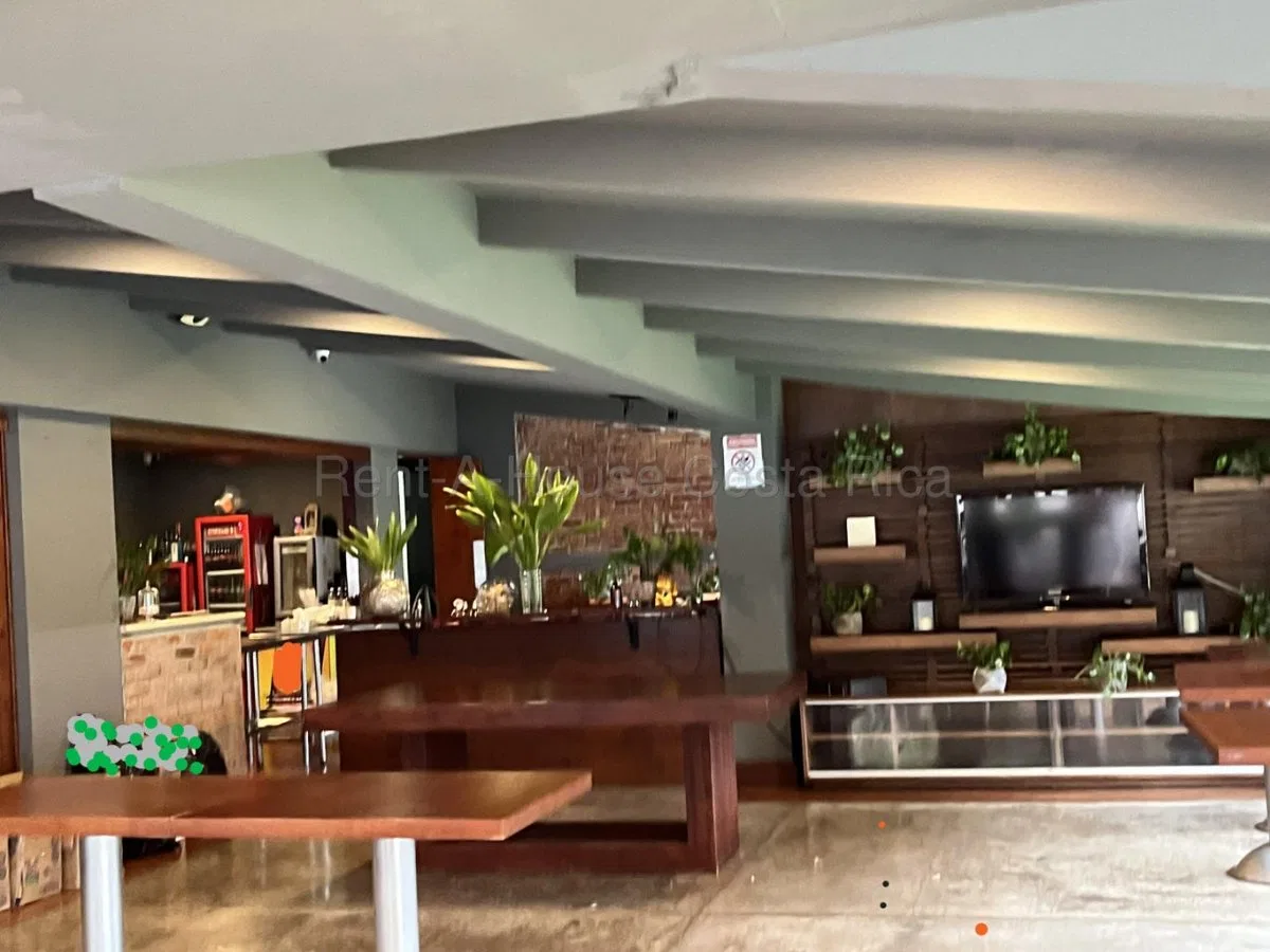 Venta de propiedad comercial ideal para restaurante y eventos #27-111 GS - Venta en Santa Ana