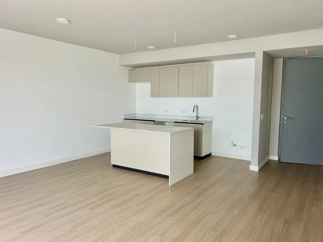 Modern single-level apartment located across from Parque del Perú in Nunciatura, Rohmoser. Features a 42 m² private terrace, luxury finishes, and full access to premium amenities in ...