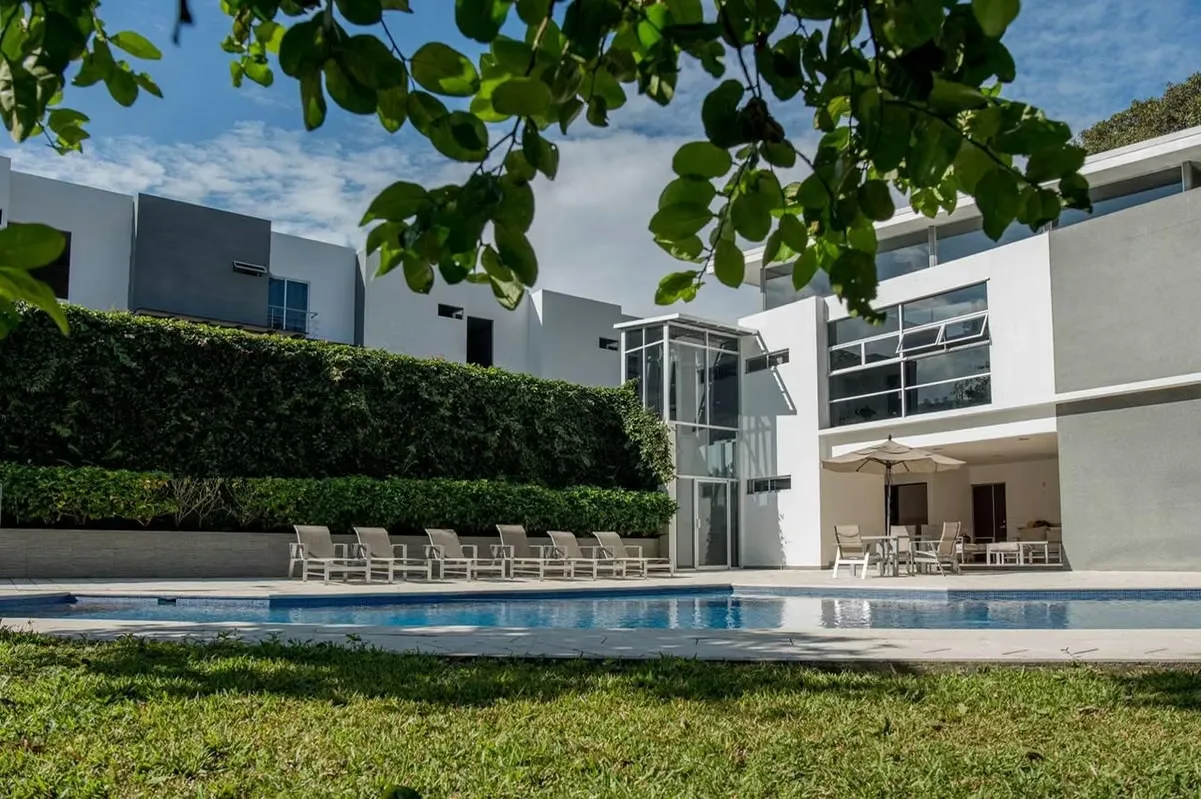 Hermosa casa ubicada en condominio, consta de 2 niveles con estilo, comodidad, elegancia y funcionalidad ...
