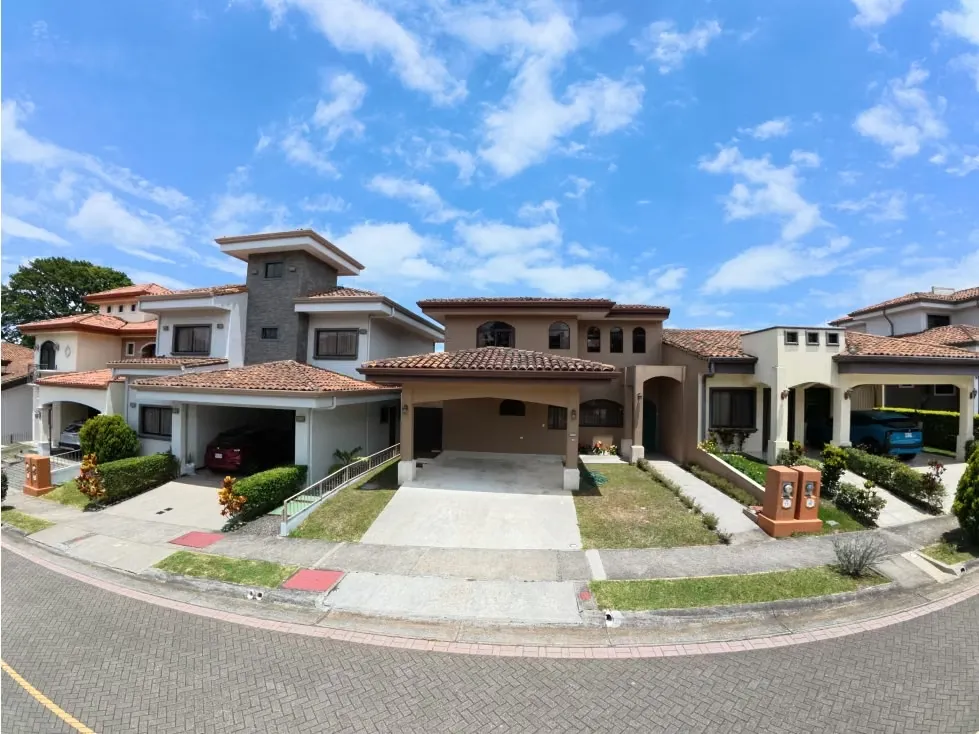 Modern design, spacious interiors, and a prime location in one of Heredia’s most desirable communities.