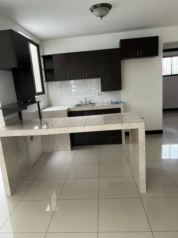 It rent comfortable and secure apartment that has 2 bedrooms, living room, dining room and kitchen. Located in a safe and quiet area. It has security system, surveillance camera and ...