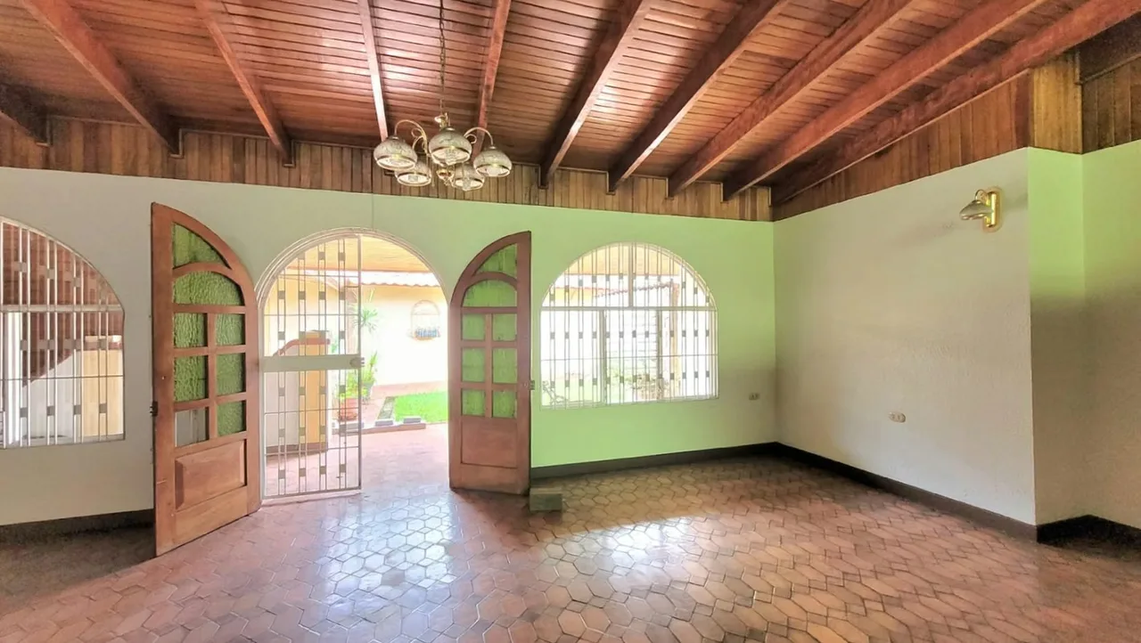 Ubicación privilegiada sobre calle principal ruta Moravia-Tibás., photo 6