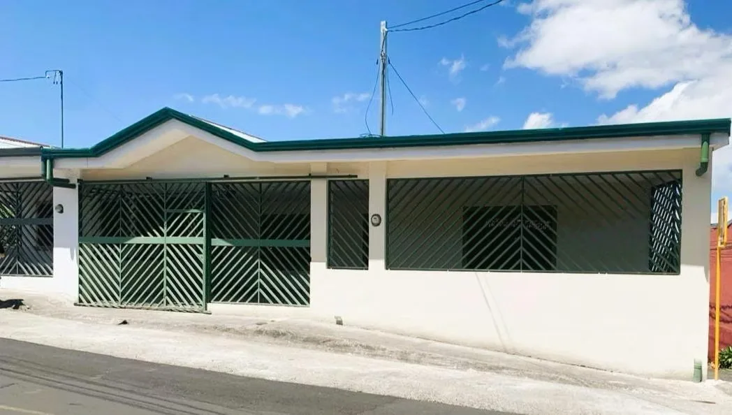 Oportunidad mágica en Aserrí, Barrio San Luis, por solo 110 millones de colones.
