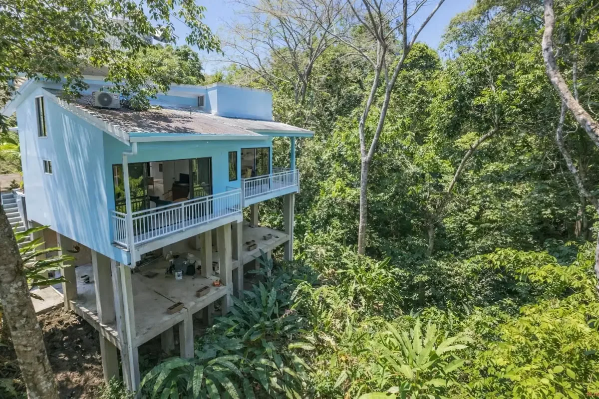 Experience the ultimate expression of coastal luxury with this exquisite, turnkey 3-bedroom, 2-bathroom home, nestled within the prestigious Villa Leona condominium in Garabito, ..., photo 4