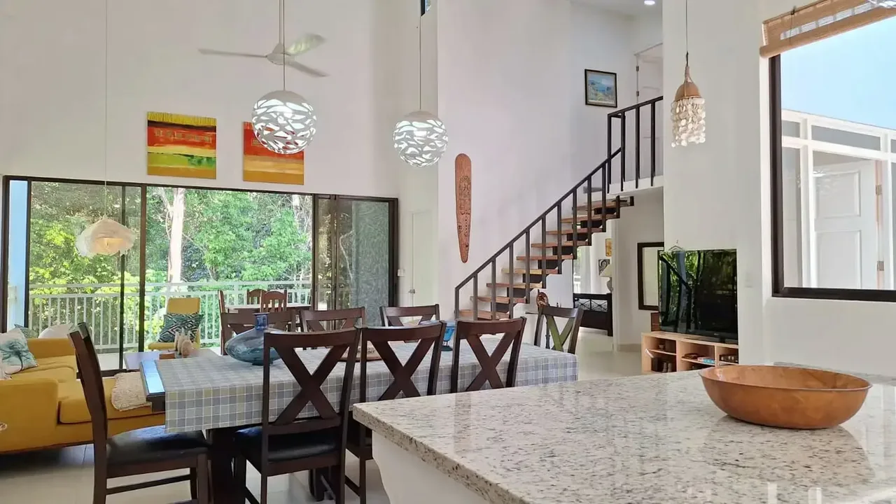 Experience the ultimate expression of coastal luxury with this exquisite, turnkey 3-bedroom, 2-bathroom home, nestled within the prestigious Villa Leona condominium in Garabito, ..., photo 6