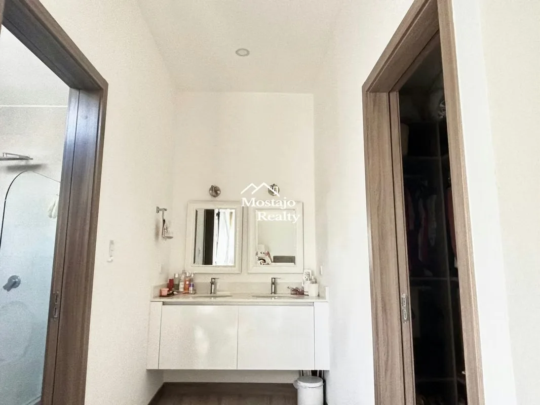 Descubra una casa con muchos extras que combina diseño moderno, funcionalidad y un entorno natural privilegiado en el exclusivo Condominio San Antonio, Escazú., photo 3