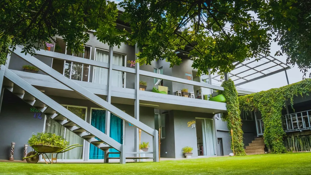 The accommodation offers three types of rooms to suit different preferences: a single room with shared bathroom, a small studio with private bathroom and kitchen and a full large studio ..., photo 6