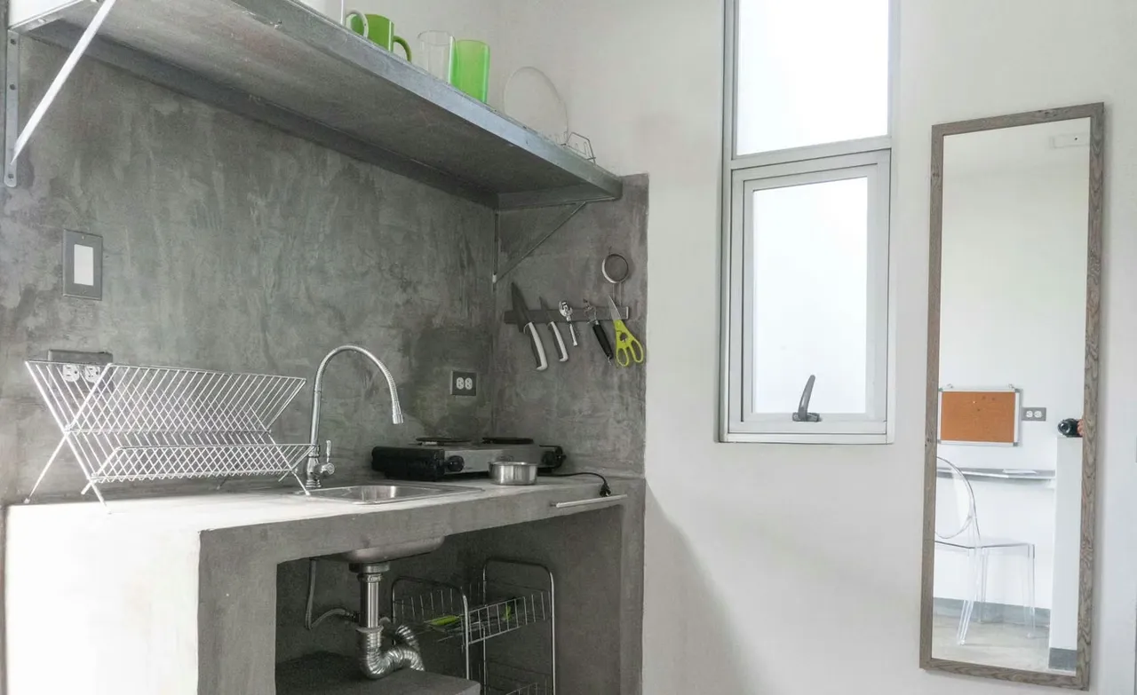 The accommodation offers three types of rooms to suit different preferences: a single room with shared bathroom, a small studio with private bathroom and kitchen and a full large studio ..., photo 8