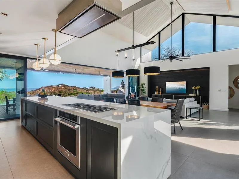 5 Bed Single Family Homes For Sale in Playa Flamingo, photo 7