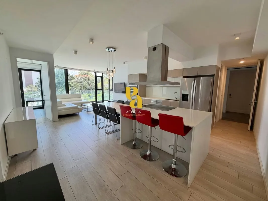 Se alquila apartamento de 2 habitaciones completamente amueblado frente a parque en Rohrmoser.
