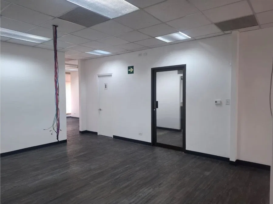 Estrategia y Prestigio en el Corazón de Sabana Sur: Oficina de 244m²
