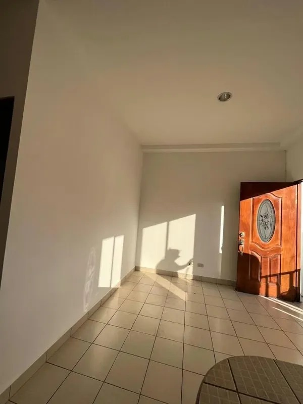 • Dos habitaciones, un baño completo, cuarto de pilas grande y un parqueo. ..., photo 3