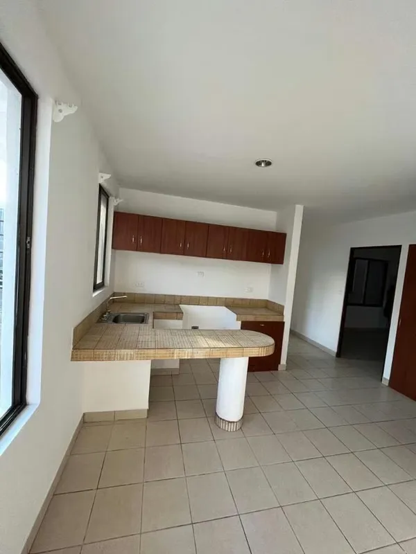 • Dos habitaciones, un baño completo, cuarto de pilas grande y un parqueo. ..., photo 5