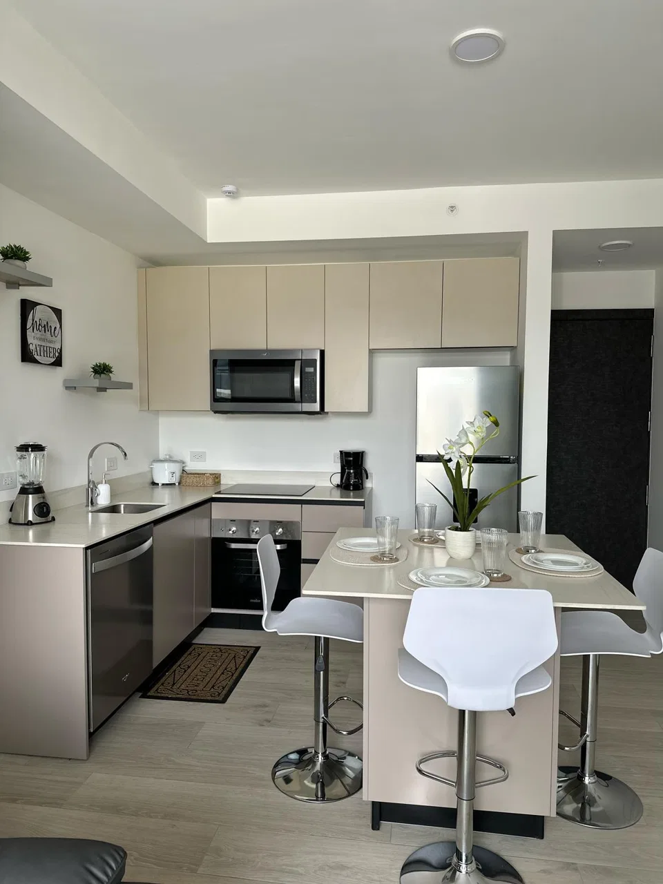Moderno apartamento a la venta en La Sabana, San José/ full amueblado / bodega y parqueo
