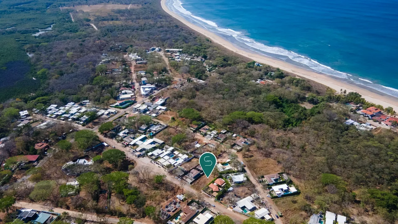 Rarely does a lot of this quality become available in one of Costa Rica's most coveted coastal communities. This 880 m² flat lot, nestled in the heart of Playa Grande Estates, offers a ...