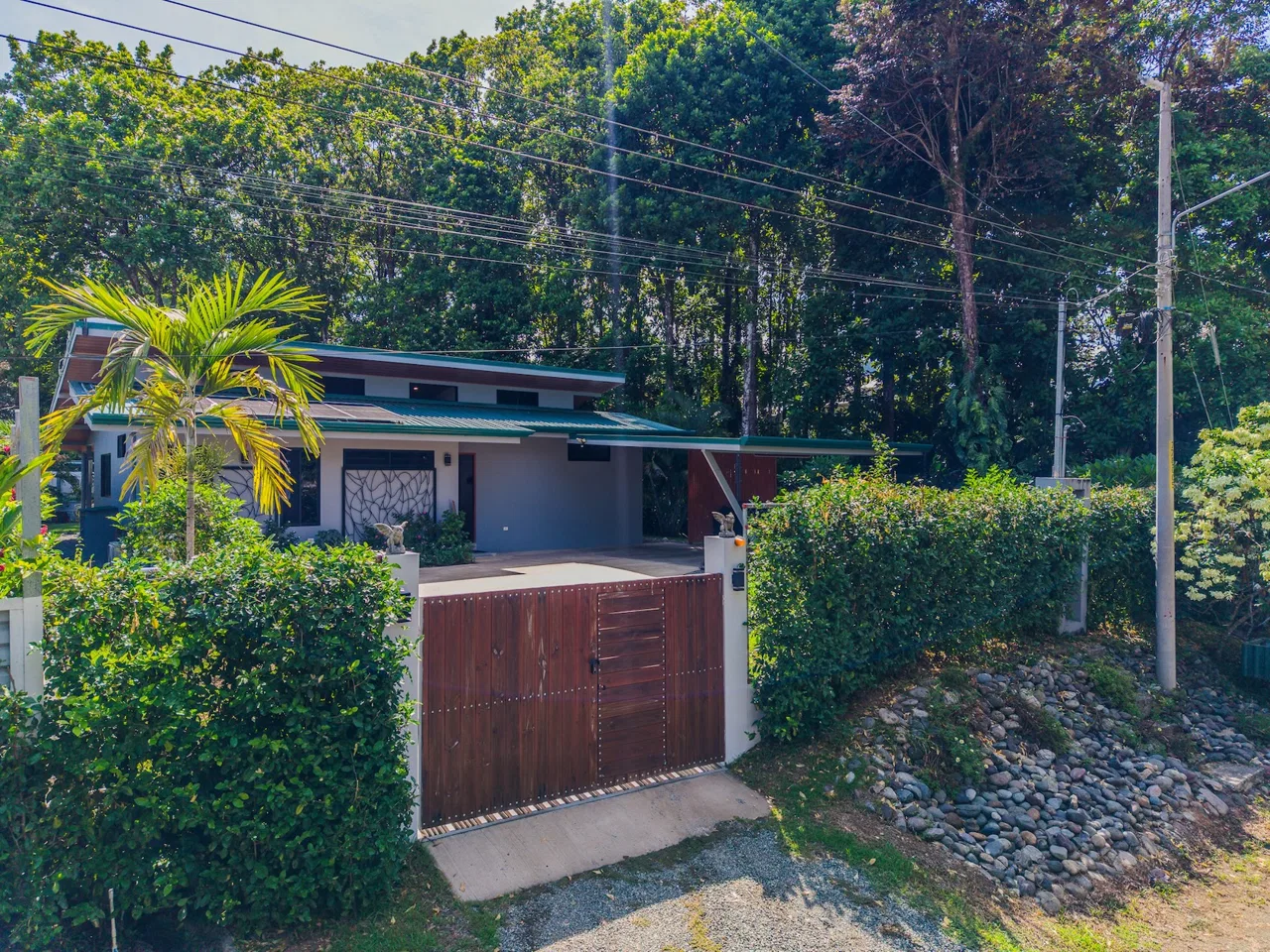 PROPERTY WITH TWO BEDROOMS WITH A PRIVATE CREEK, IN UVITA CENTER – 0.29 ACRES, photo 3