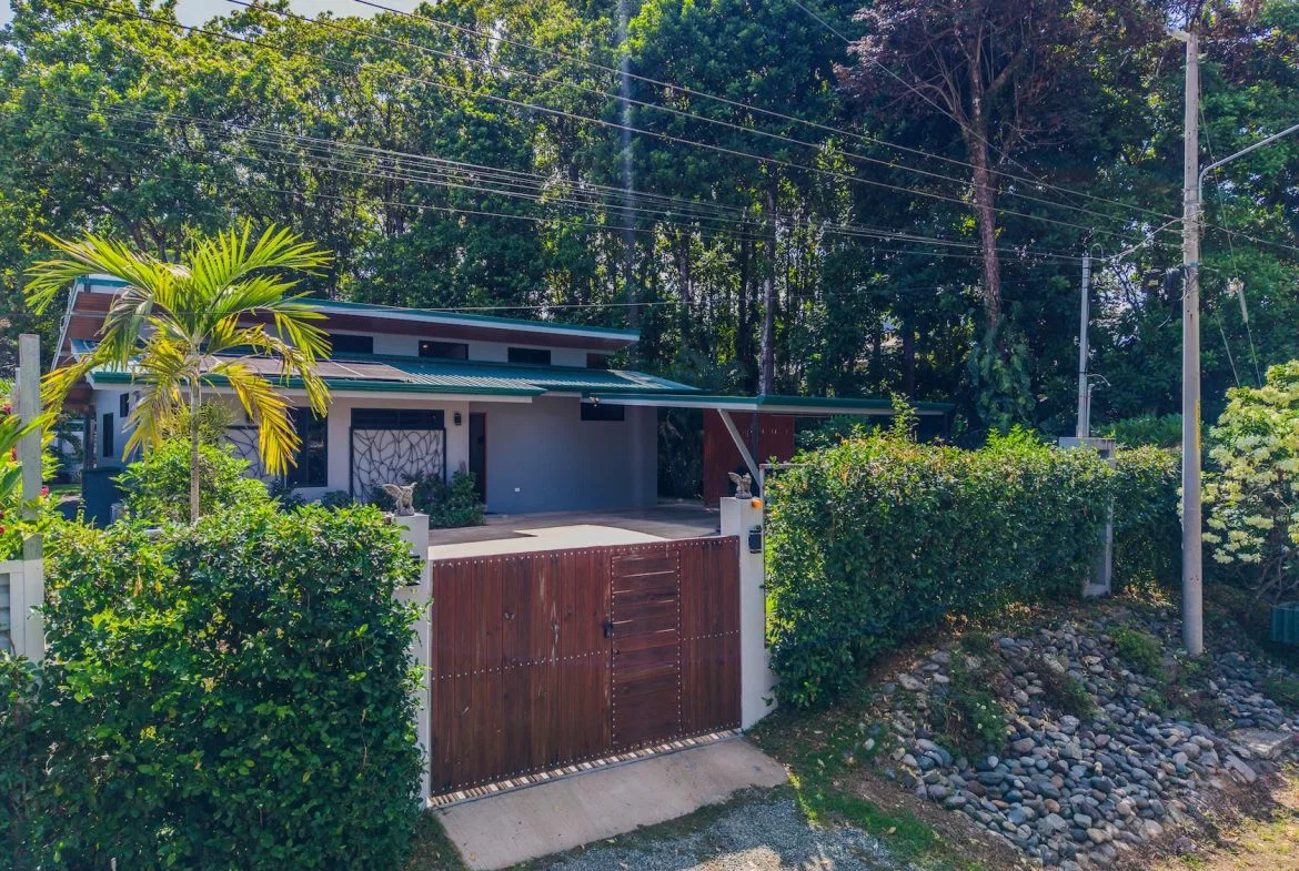 PROPERTY WITH TWO BEDROOMS WITH A PRIVATE CREEK, IN UVITA CENTER – 0.29 ACRES, photo 4