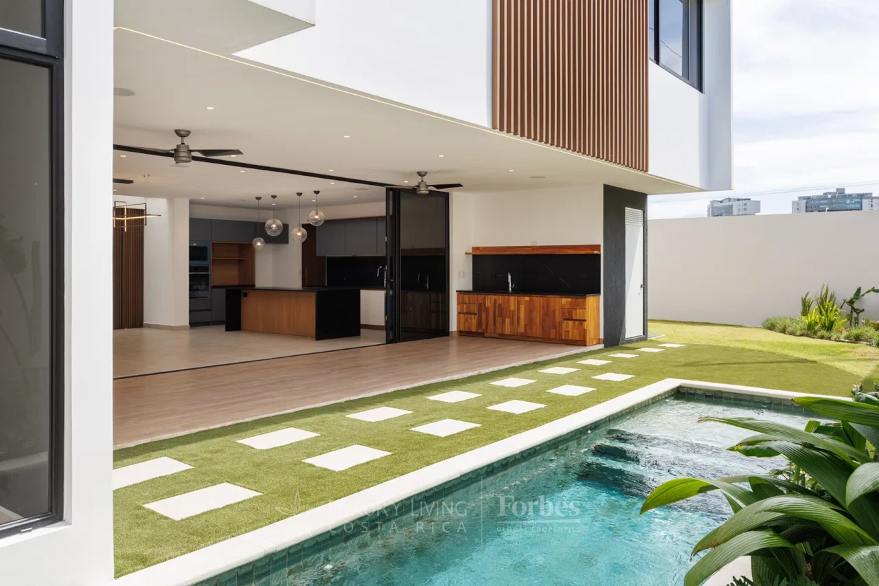 Modern luxury house with 4 bedrooms in Laureles