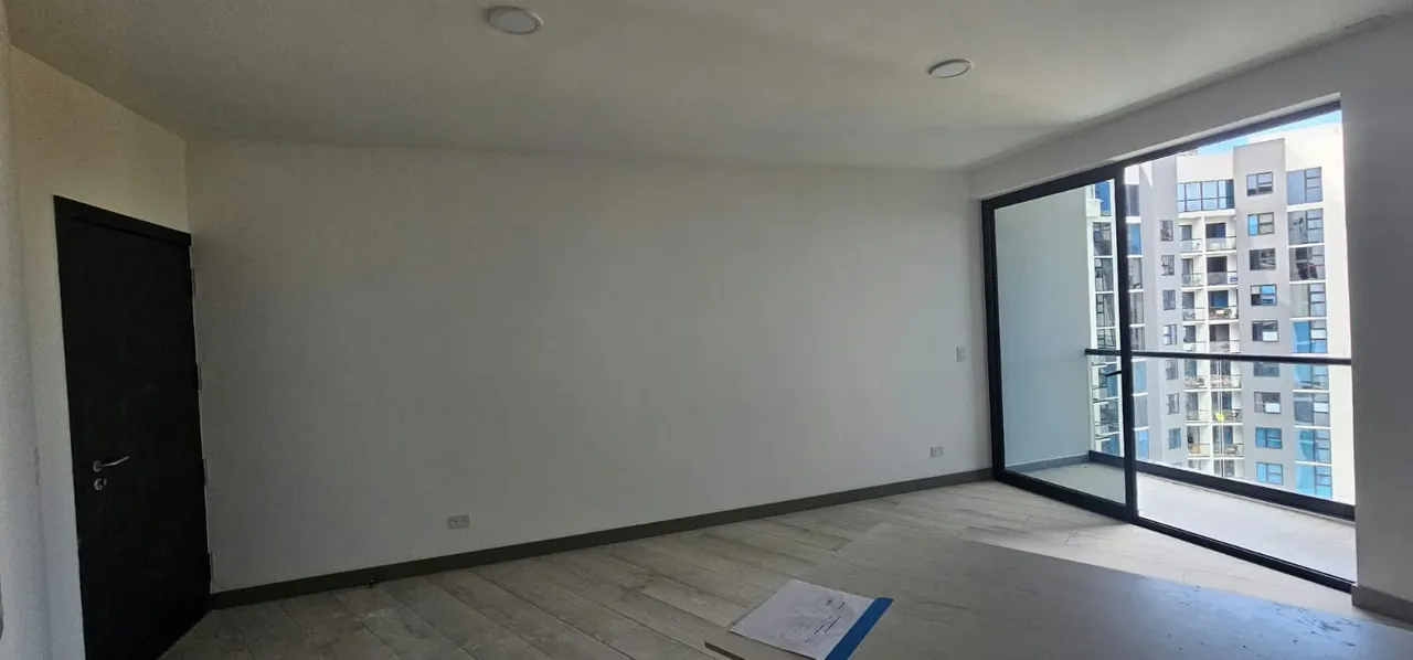 Be the first to live in this modern, elegant apartment at the Núcleo Sabana condominium. Situated on the 19th ..., photo 3
