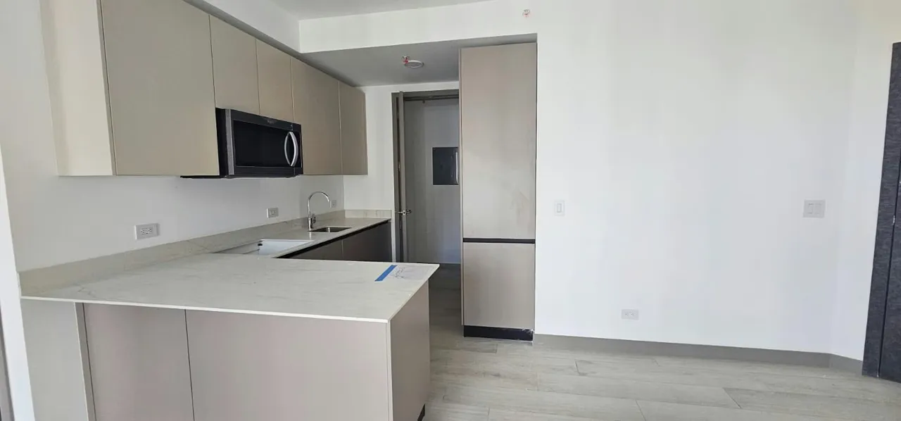 Be the first to live in this modern, elegant apartment at the Núcleo Sabana condominium. Situated on the 19th ..., photo 4
