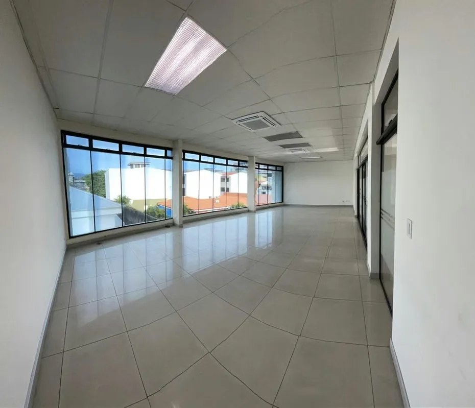 Para venta exclusivo y lujoso edificio para oficinas o comercio situado en la mejor zona del Boulevard Dent en San Pedro de Montes de Oca, es de 3 niveles, mide 520 m2 de construcción ..., photo 2