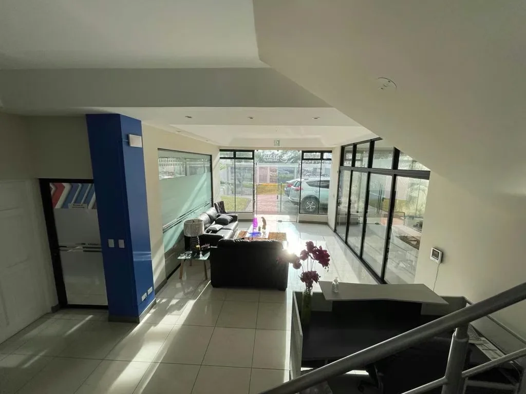 Para venta exclusivo y lujoso edificio para oficinas o comercio situado en la mejor zona del Boulevard Dent en San Pedro de Montes de Oca, es de 3 niveles, mide 520 m2 de construcción ..., photo 11