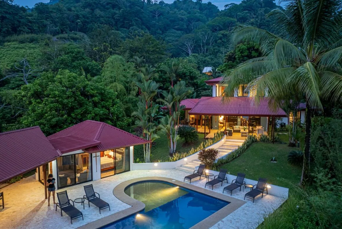 LUXURY PROPERTY WITH FIVE BEDROOMS, IN PLAYA HERMOSA – 2.07 ACRES, photo 2
