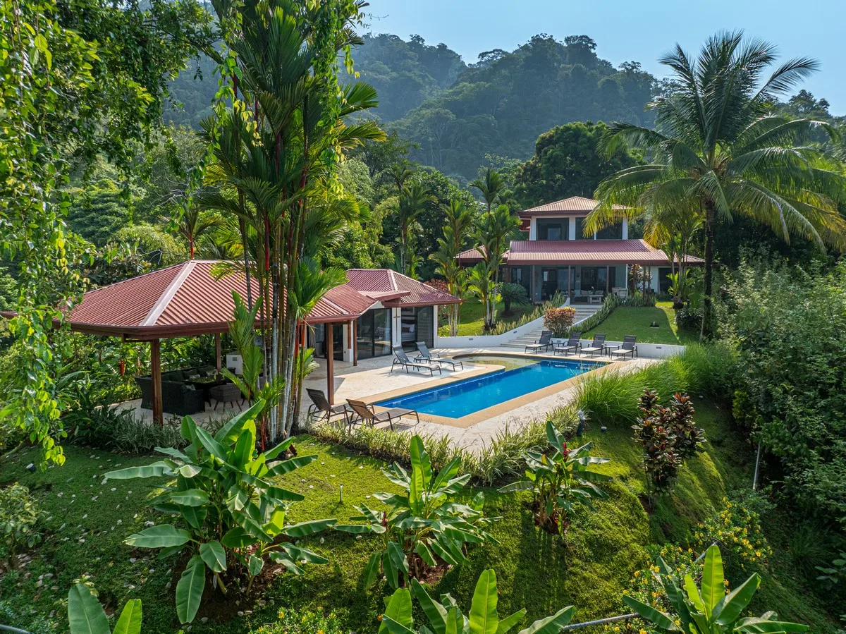LUXURY PROPERTY WITH FIVE BEDROOMS, IN PLAYA HERMOSA – 2.07 ACRES, photo 11