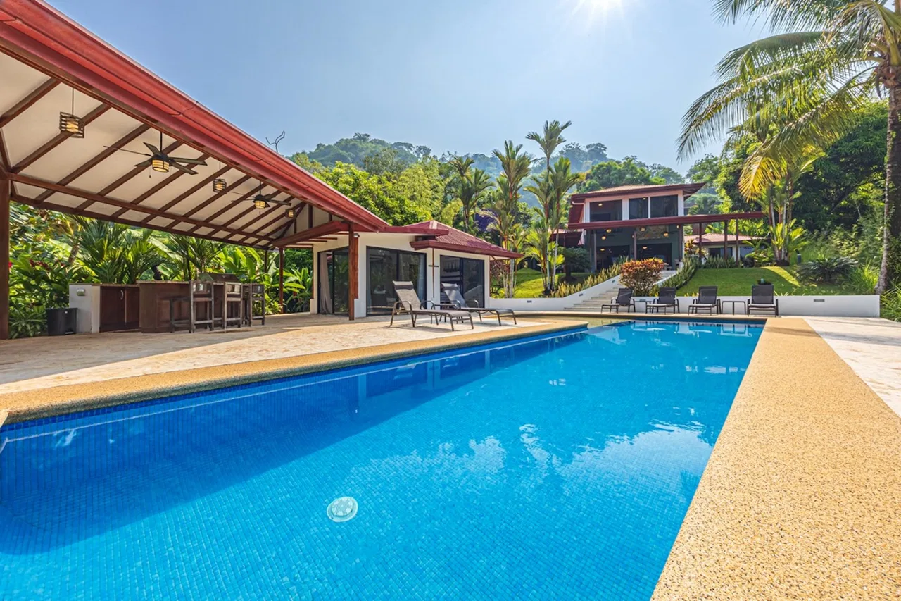 LUXURY PROPERTY WITH FIVE BEDROOMS, IN PLAYA HERMOSA – 2.07 ACRES, photo 15