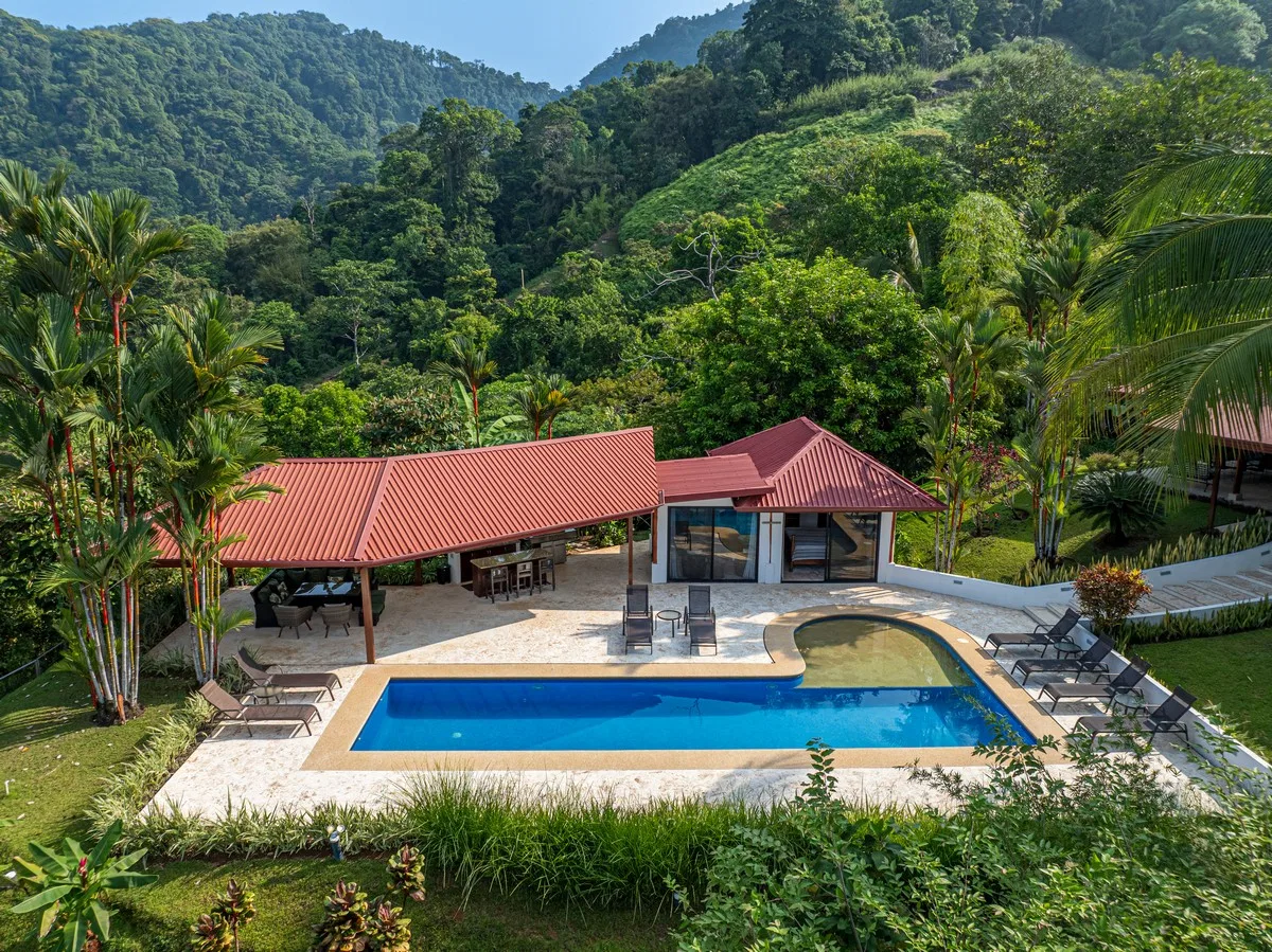 LUXURY PROPERTY WITH FIVE BEDROOMS, IN PLAYA HERMOSA – 2.07 ACRES, photo 7