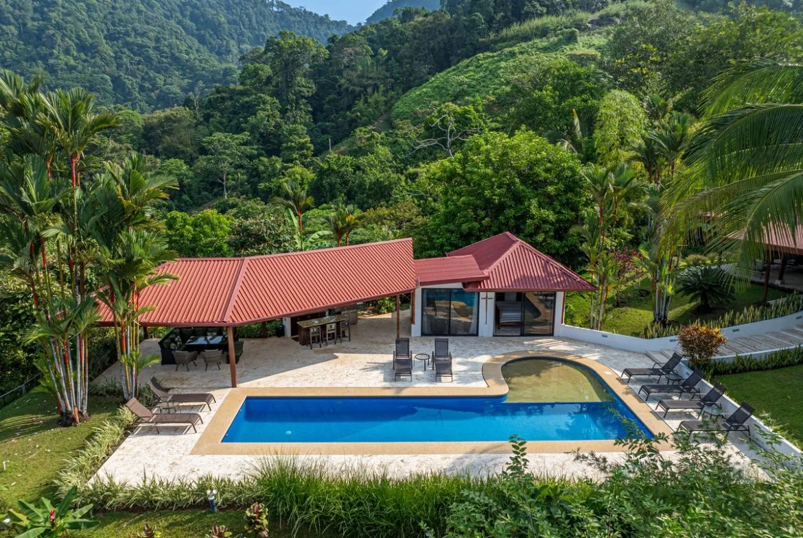 LUXURY PROPERTY WITH FIVE BEDROOMS, IN PLAYA HERMOSA – 2.07 ACRES, photo 8