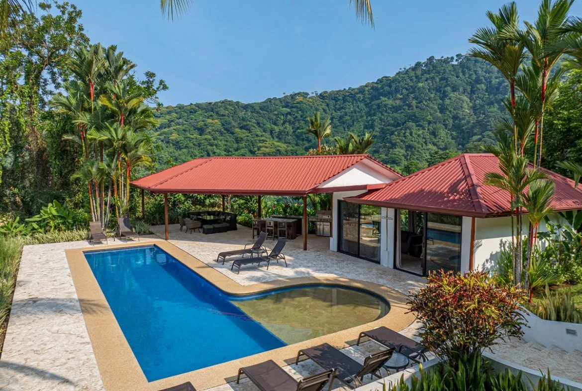 LUXURY PROPERTY WITH FIVE BEDROOMS, IN PLAYA HERMOSA – 2.07 ACRES, photo 10