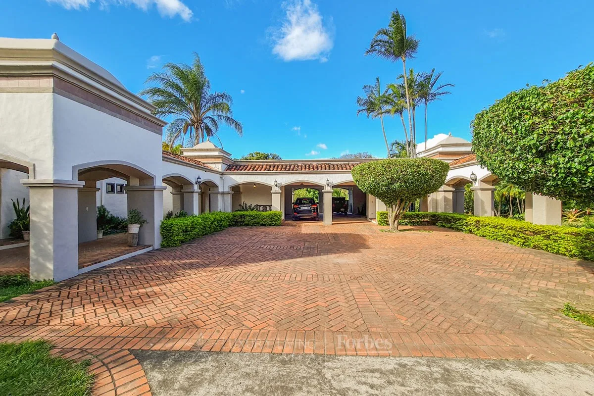 Property of 17700m2 of land with mixed use in La Guácima
